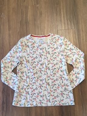 croft & barrow White Floral Crewneck Long Sleeve Tee with Red Birds And Greenery